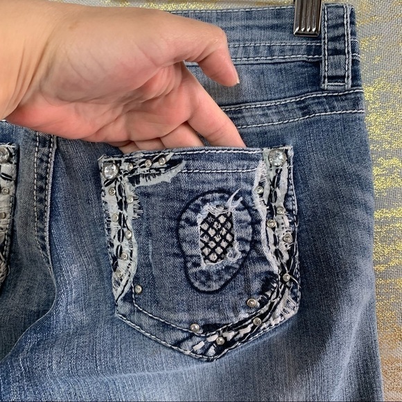 ILLEGAL Jeans Light Blue Wash Studded Women’s Capris Jeans Size 3 - Picture 8 of 12